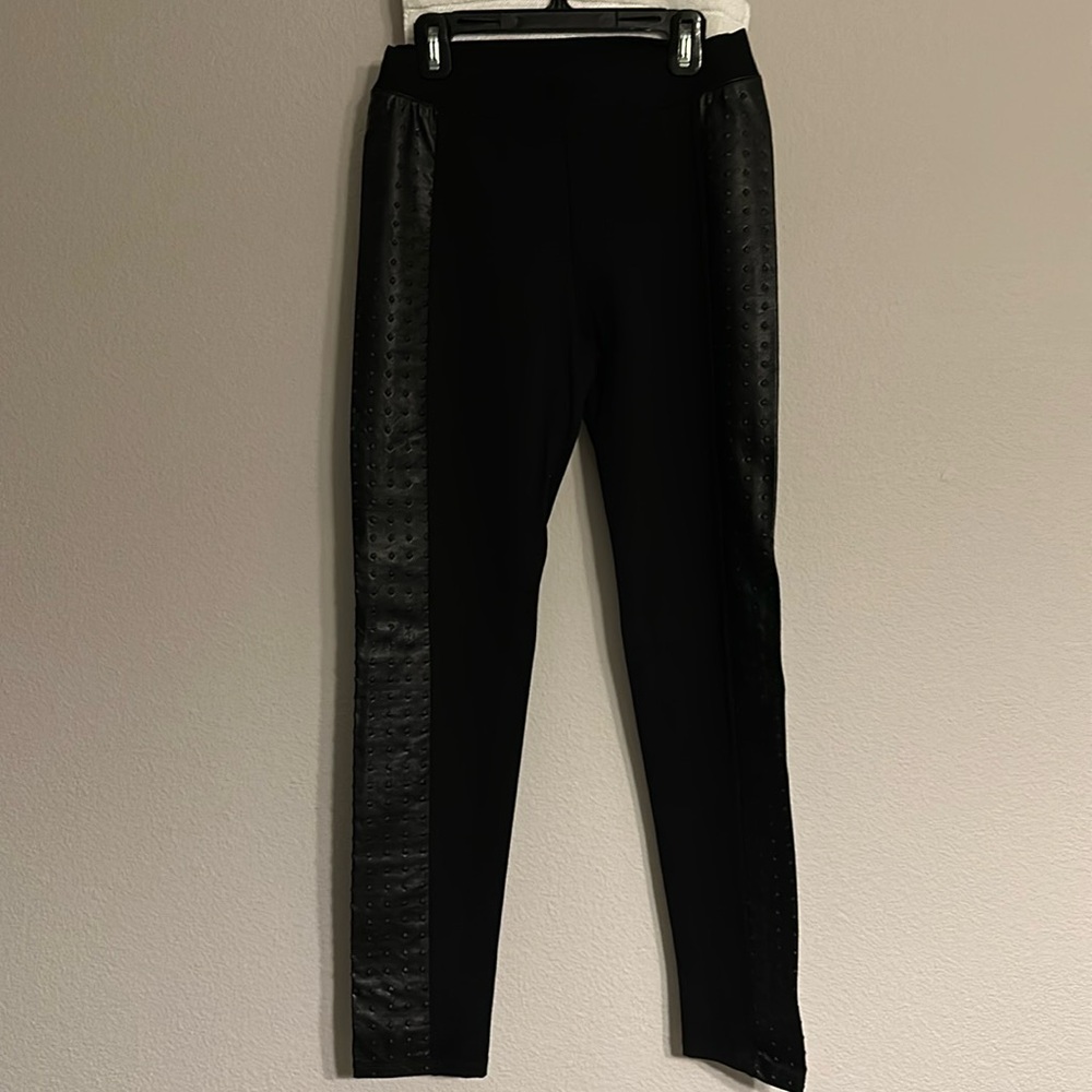 Saks Fifth Avenue Red Label Black Pants/leggings, stripe on each side.
M size.